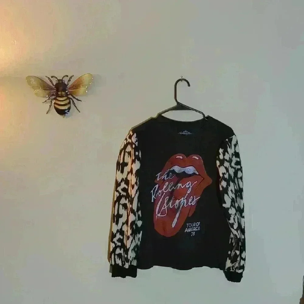 Black and Red Graphic Long Sleeve Sweatshirt